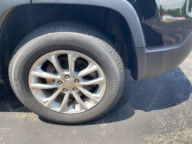 used 2021 Jeep Cherokee car, priced at $17,694