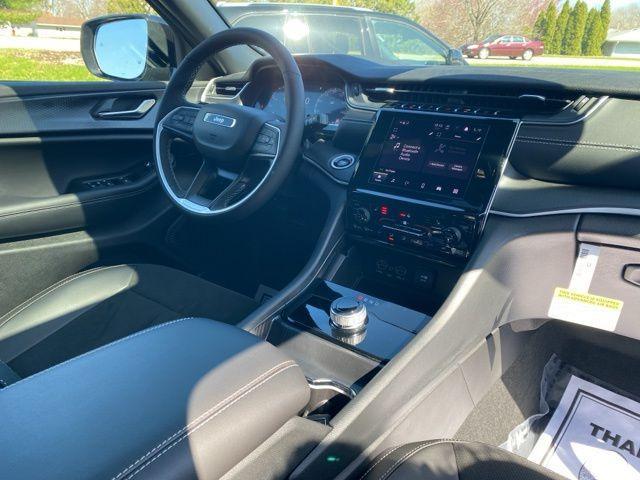 new 2025 Jeep Grand Cherokee car, priced at $45,294