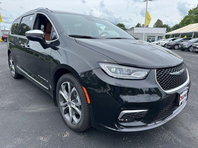 new 2024 Chrysler Pacifica car, priced at $48,839