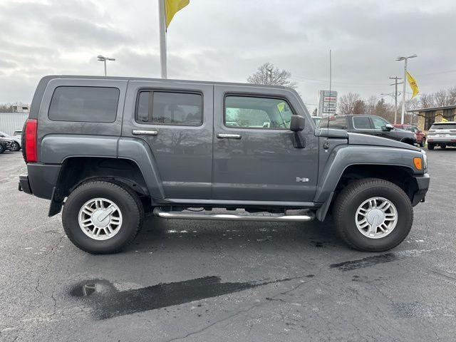 used 2009 Hummer H3 car, priced at $9,999