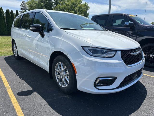 new 2025 Chrysler Pacifica car, priced at $44,594