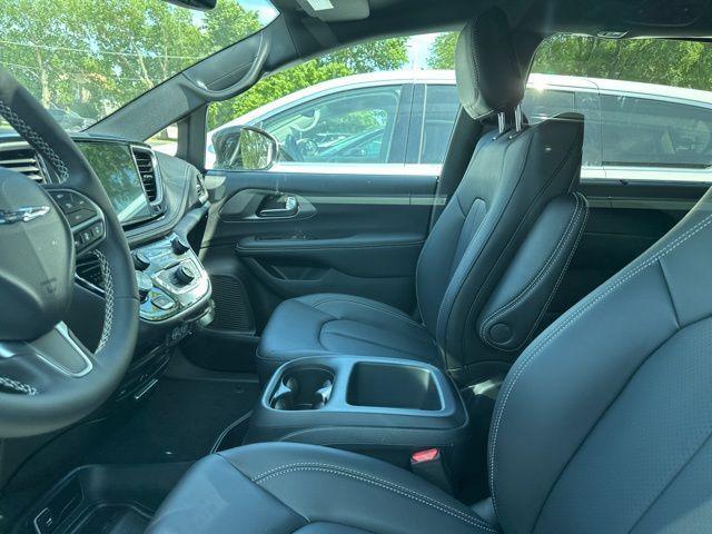 new 2025 Chrysler Pacifica car, priced at $44,594