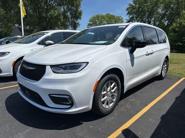 new 2025 Chrysler Pacifica car, priced at $44,594