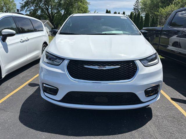 new 2025 Chrysler Pacifica car, priced at $44,594