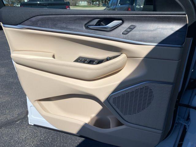 new 2025 Jeep Grand Cherokee L car, priced at $53,994