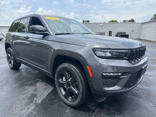 new 2025 Jeep Grand Cherokee car, priced at $43,994