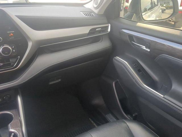 used 2020 Toyota Highlander car, priced at $33,491