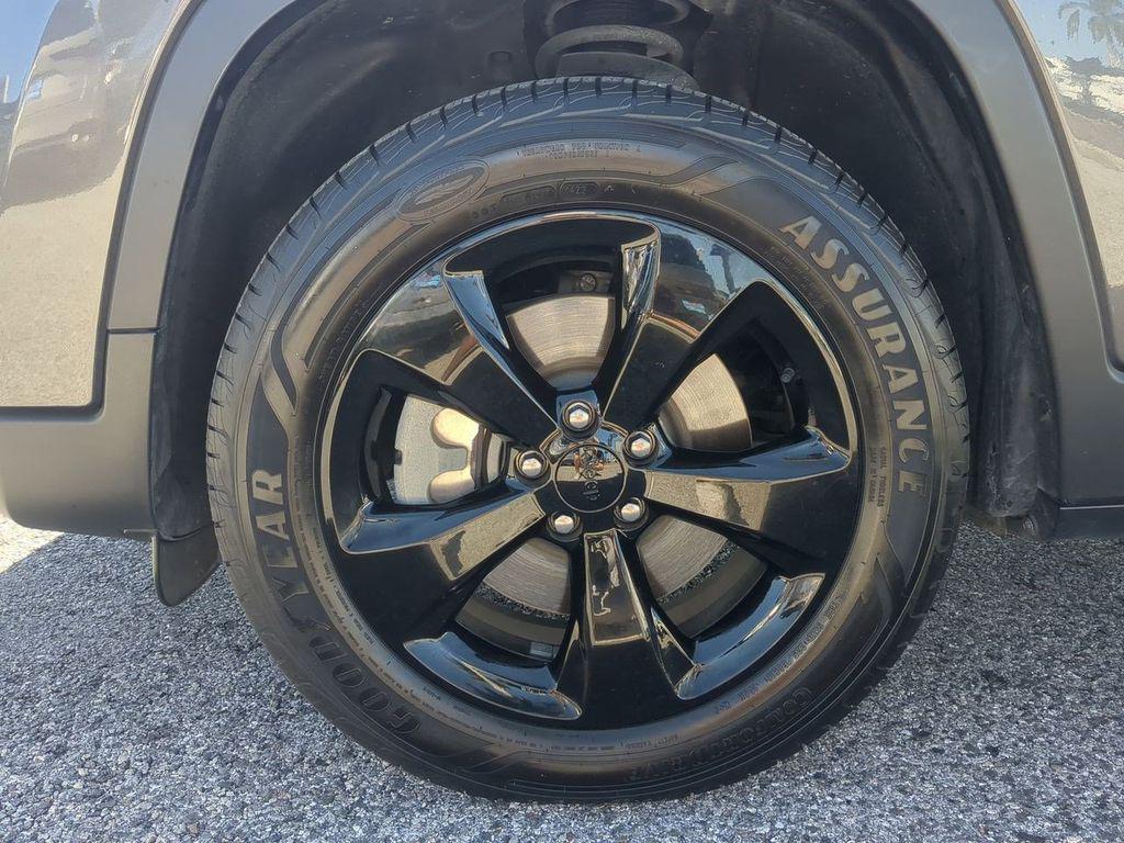 used 2020 Jeep Cherokee car, priced at $16,609