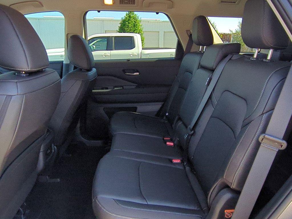 new 2025 Nissan Pathfinder car, priced at $34,036
