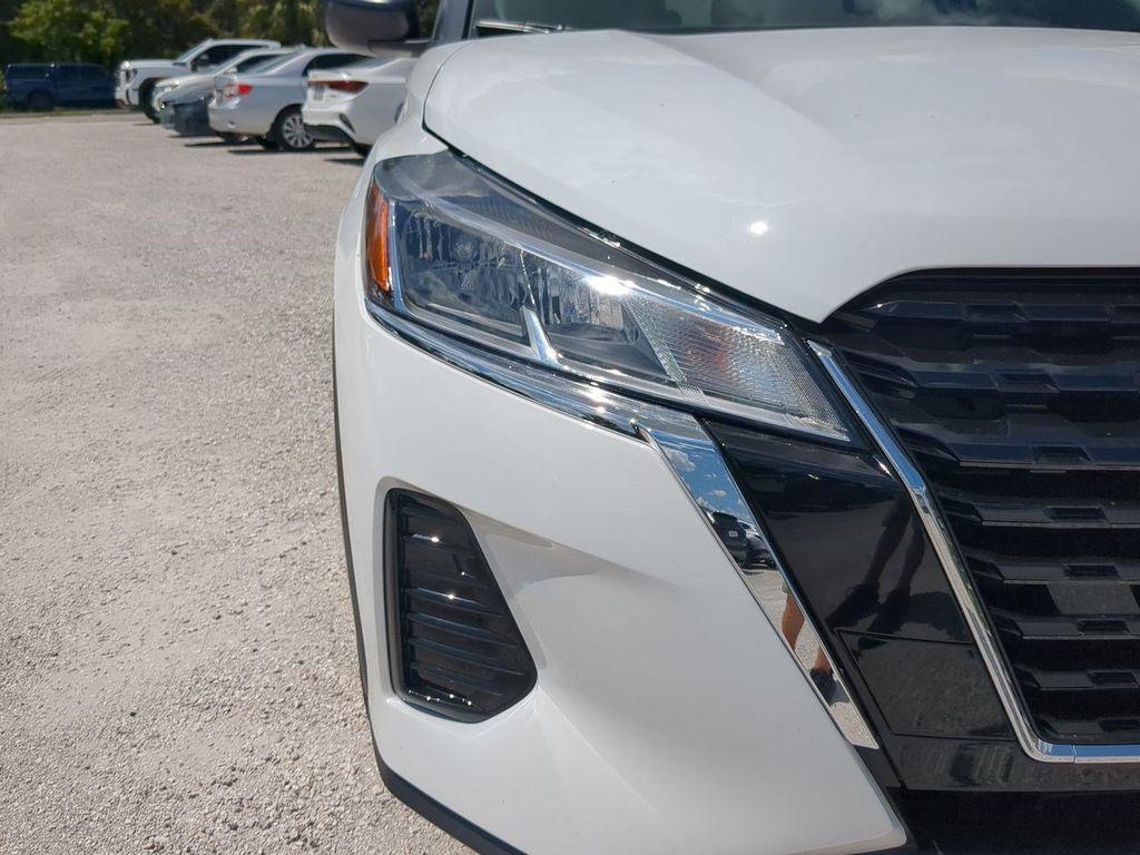 new 2025 Nissan Kicks car, priced at $22,654