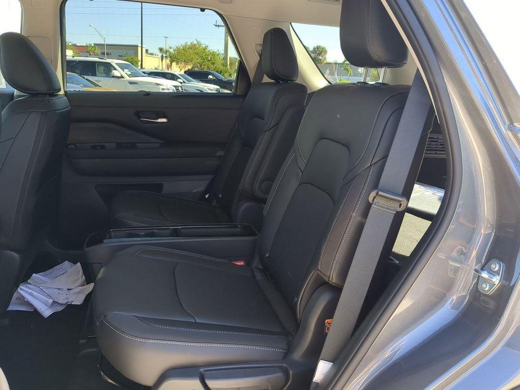 new 2025 Nissan Pathfinder car, priced at $40,020