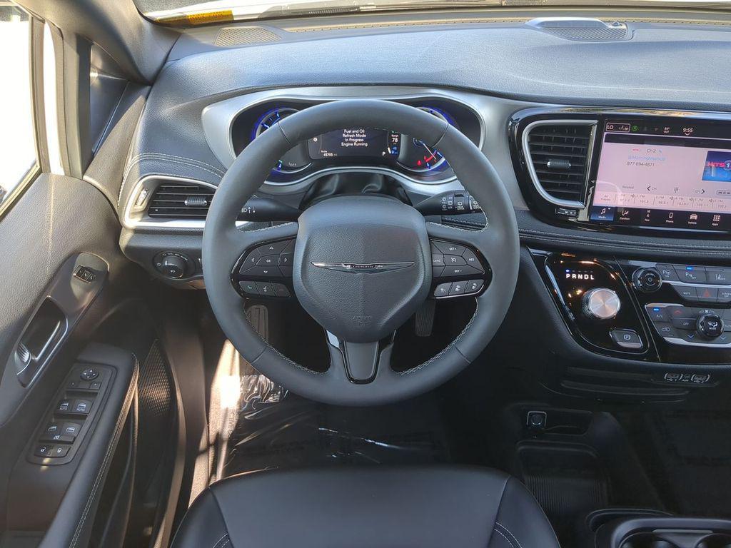 used 2024 Chrysler Pacifica Hybrid car, priced at $30,472
