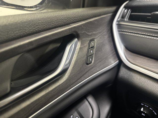 new 2025 Jeep Grand Cherokee car, priced at $41,872