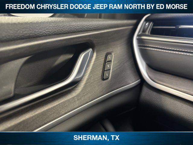 new 2025 Jeep Grand Cherokee car, priced at $45,711