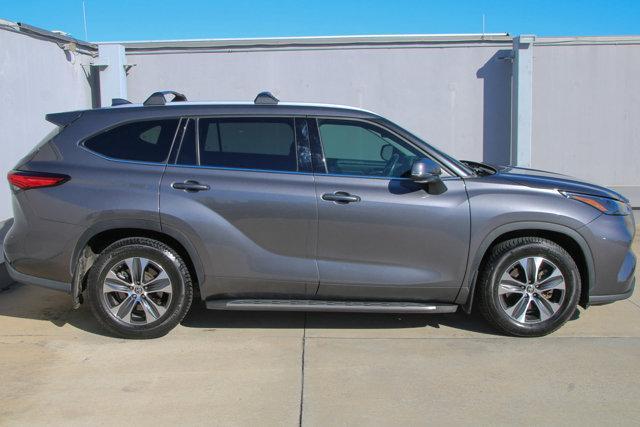 used 2022 Toyota Highlander Hybrid car, priced at $31,881