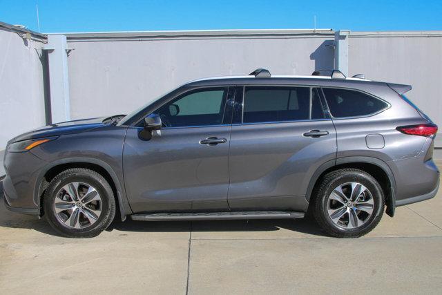 used 2022 Toyota Highlander Hybrid car, priced at $31,881