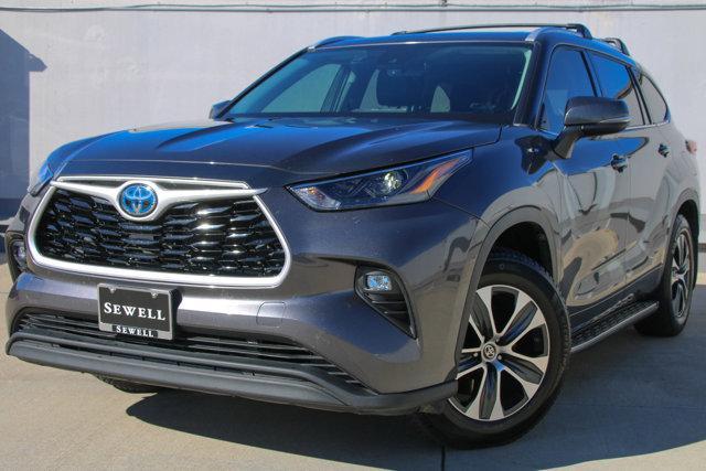 used 2022 Toyota Highlander Hybrid car, priced at $31,881