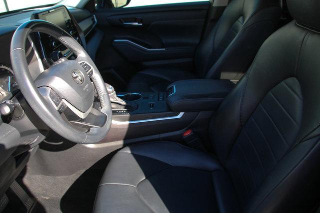 used 2022 Toyota Highlander Hybrid car, priced at $31,881