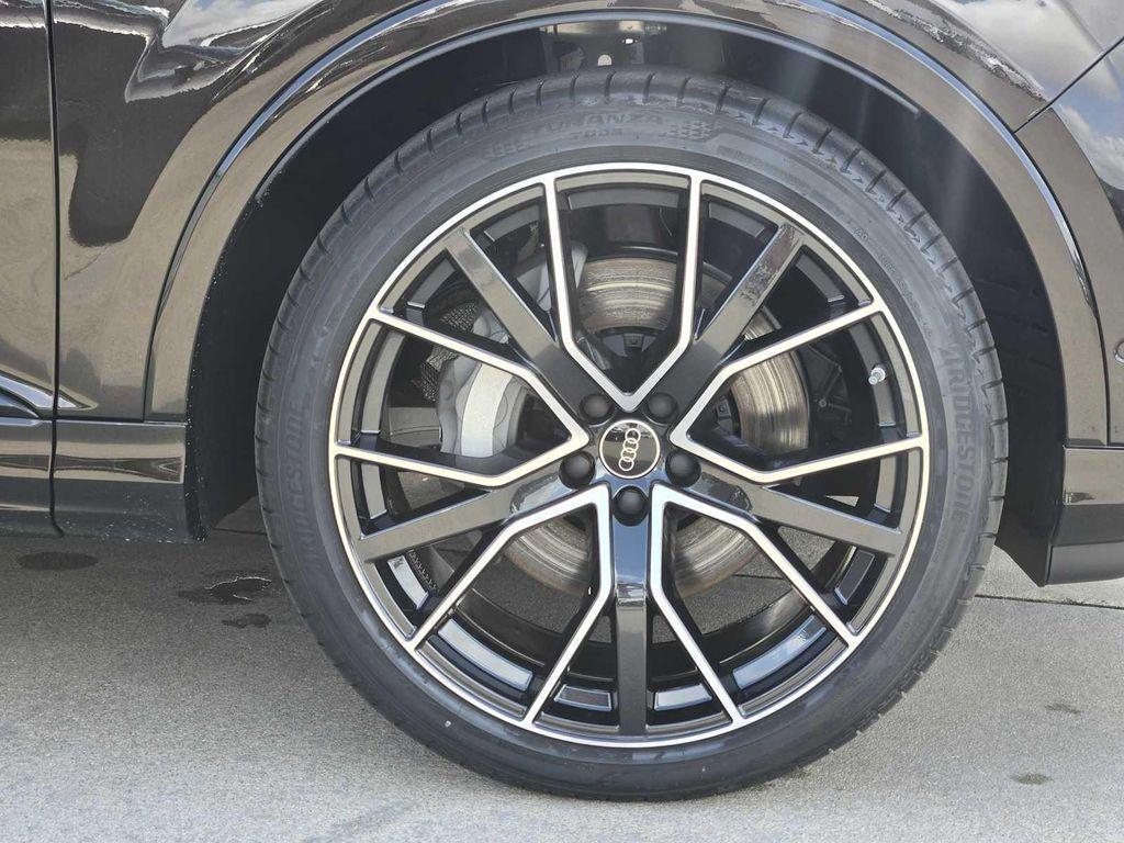 new 2025 Audi Q7 car, priced at $78,866