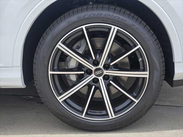 new 2025 Audi Q7 car, priced at $70,440