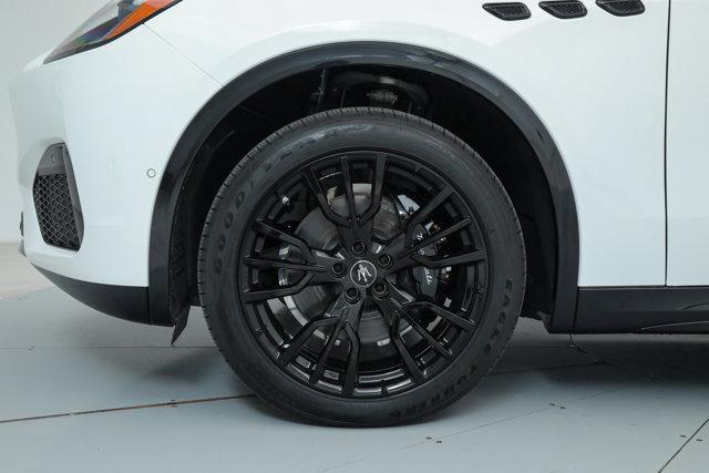 new 2025 Maserati Grecale car, priced at $78,425