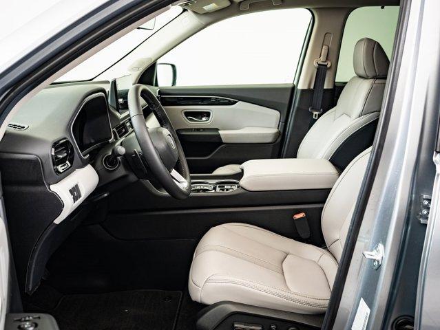 used 2025 Honda Pilot car, priced at $48,998