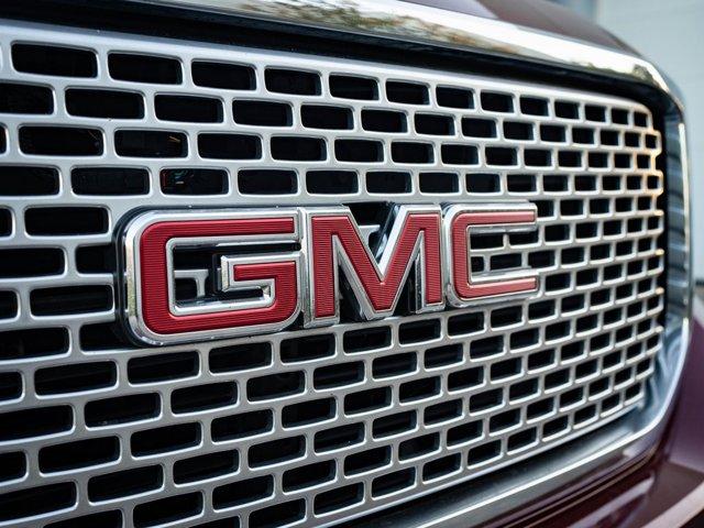 used 2017 GMC Yukon car, priced at $28,998