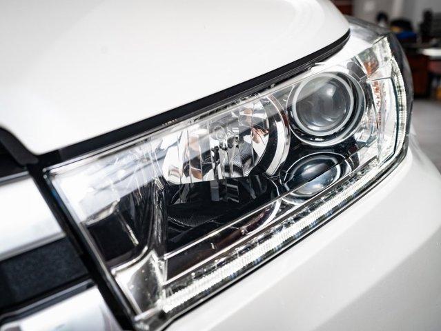 used 2019 Toyota Highlander Hybrid car, priced at $30,998
