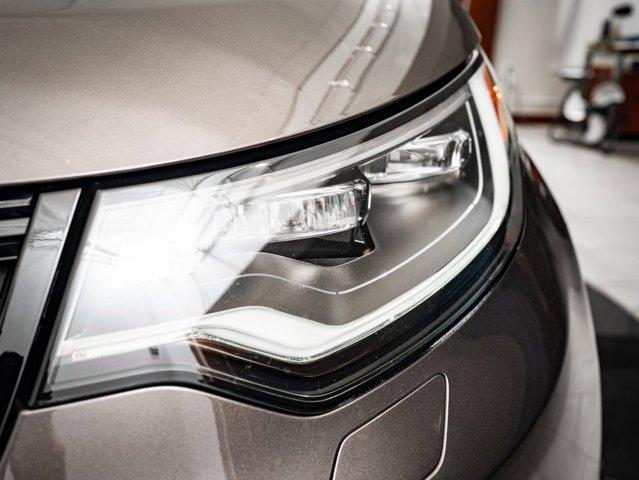 used 2022 Land Rover Discovery car, priced at $41,998