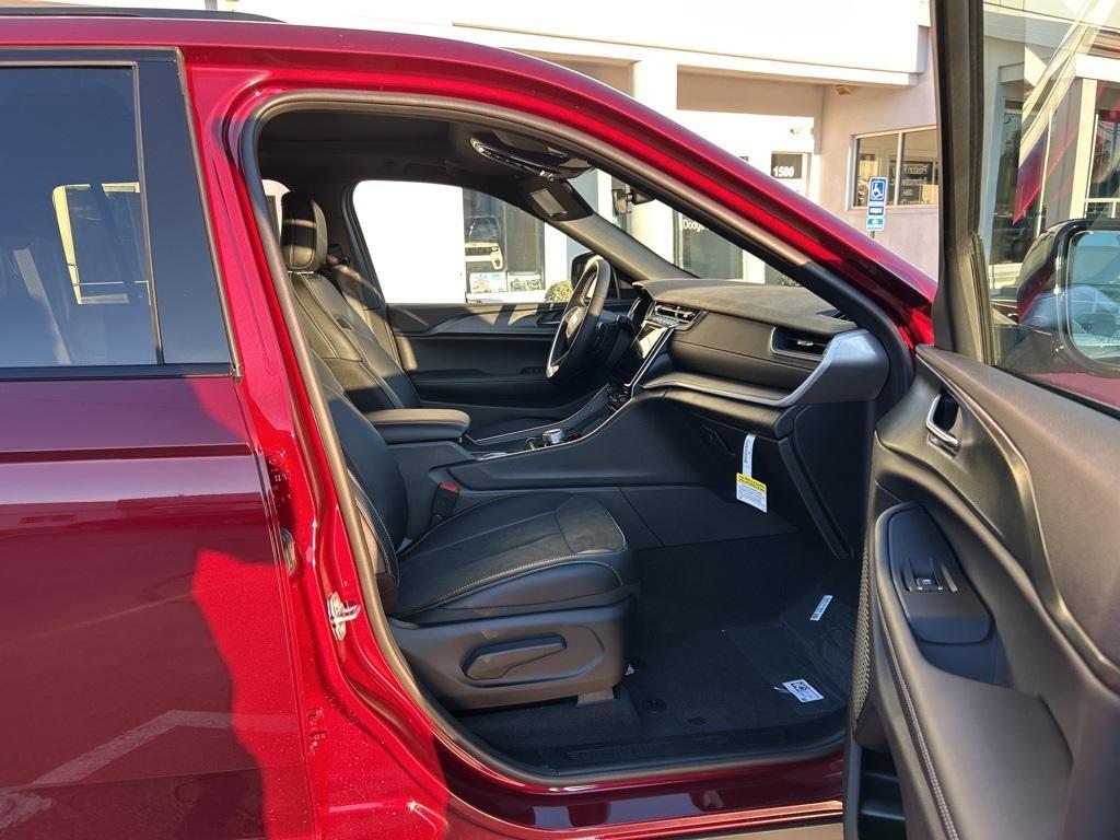 new 2025 Jeep Grand Cherokee car, priced at $39,941