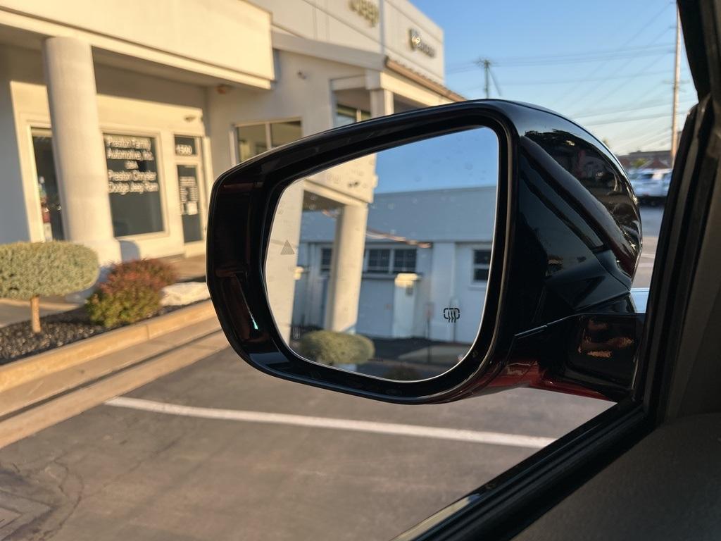 new 2025 Jeep Grand Cherokee car, priced at $39,941