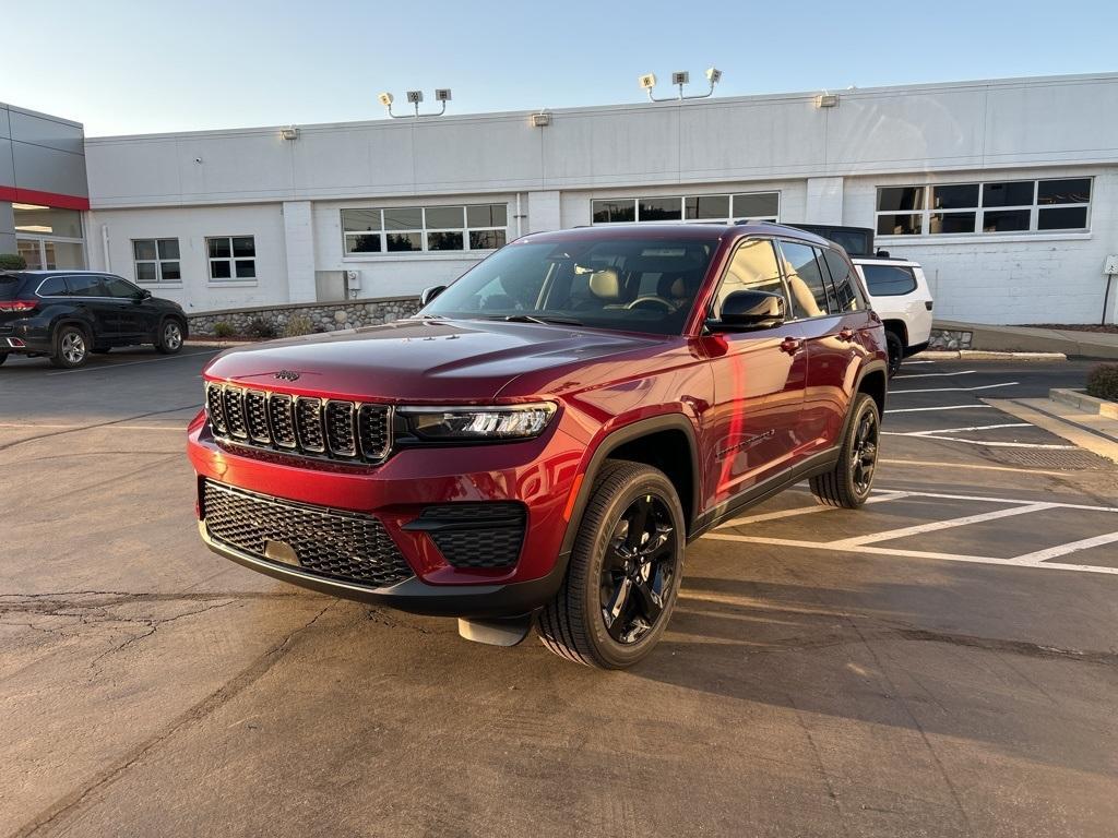 new 2025 Jeep Grand Cherokee car, priced at $39,941