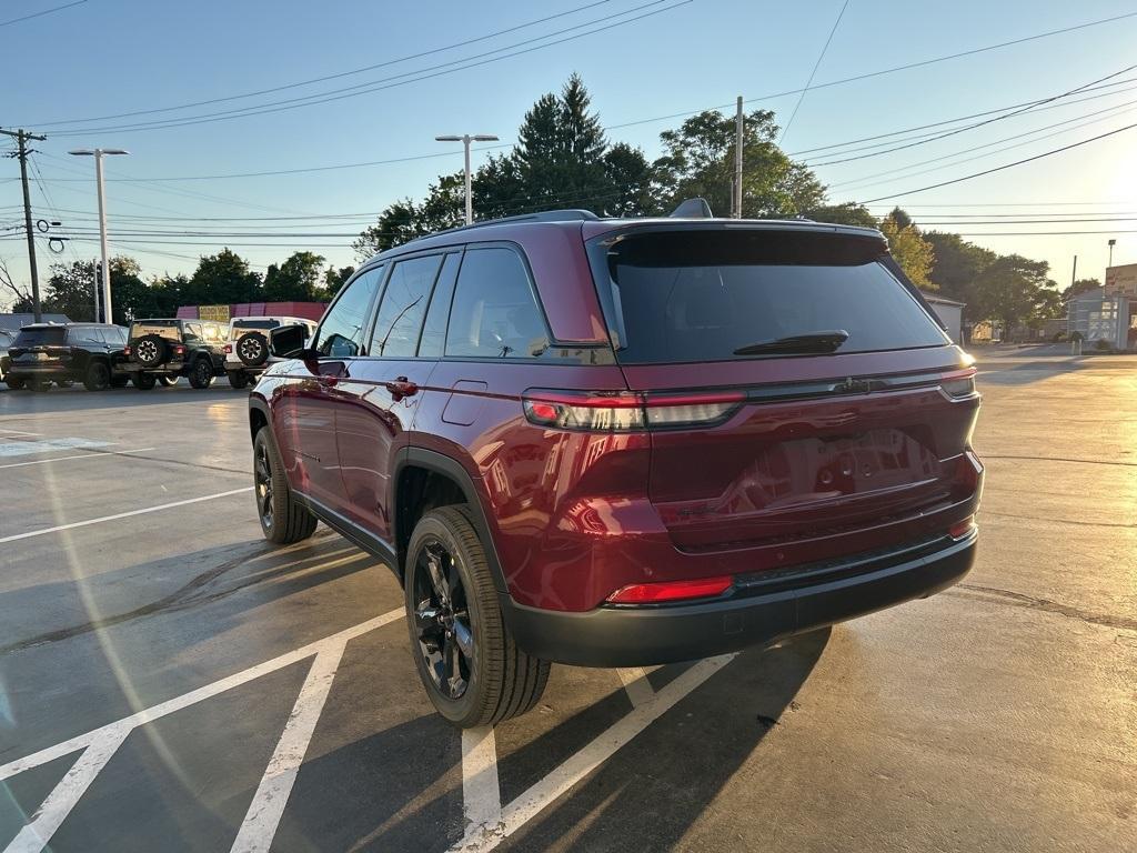 new 2025 Jeep Grand Cherokee car, priced at $39,941