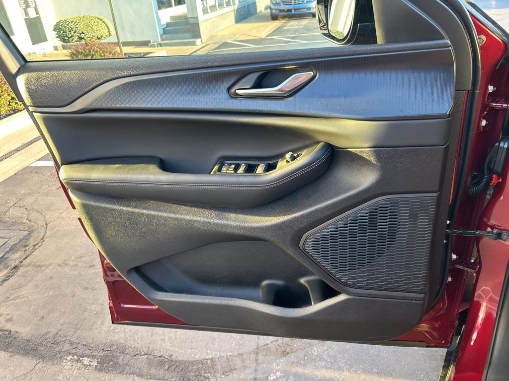 new 2025 Jeep Grand Cherokee car, priced at $39,941