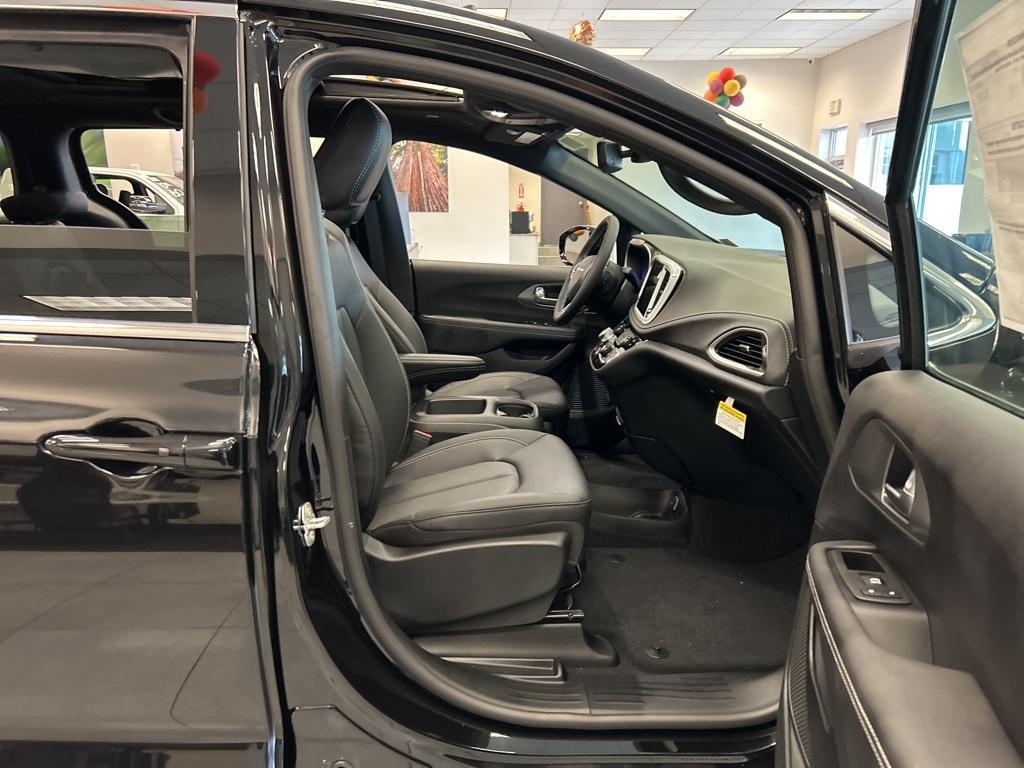 new 2026 Chrysler Pacifica car, priced at $44,816