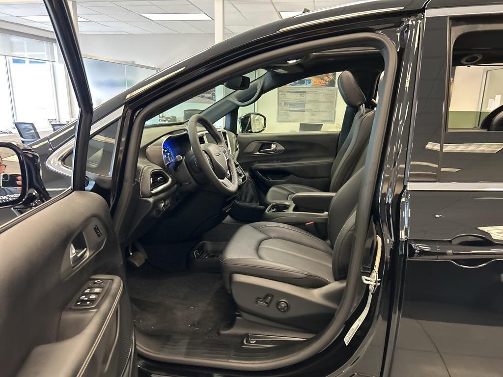 new 2026 Chrysler Pacifica car, priced at $44,816