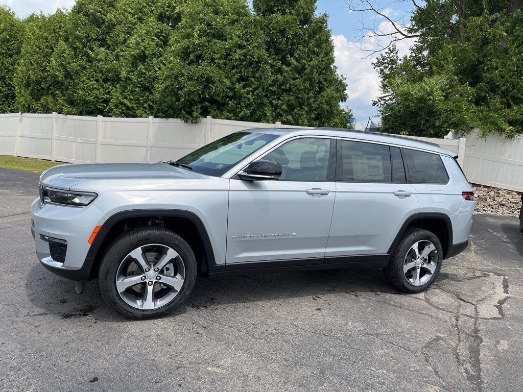 new 2024 Jeep Grand Cherokee L car, priced at $45,999