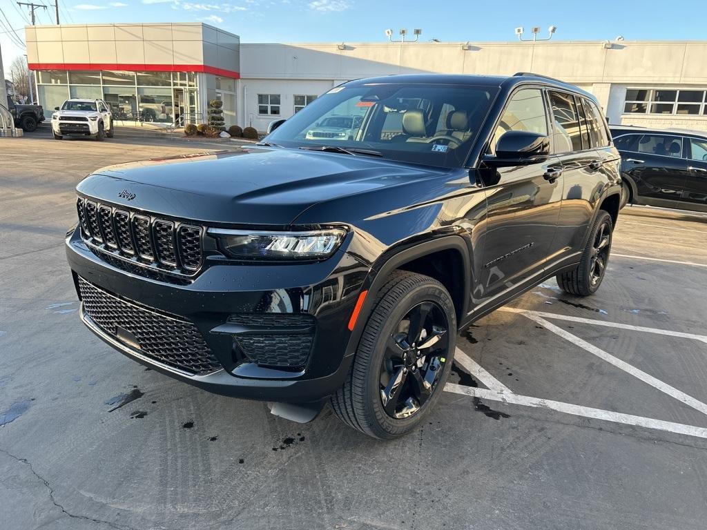 new 2025 Jeep Grand Cherokee car, priced at $43,369