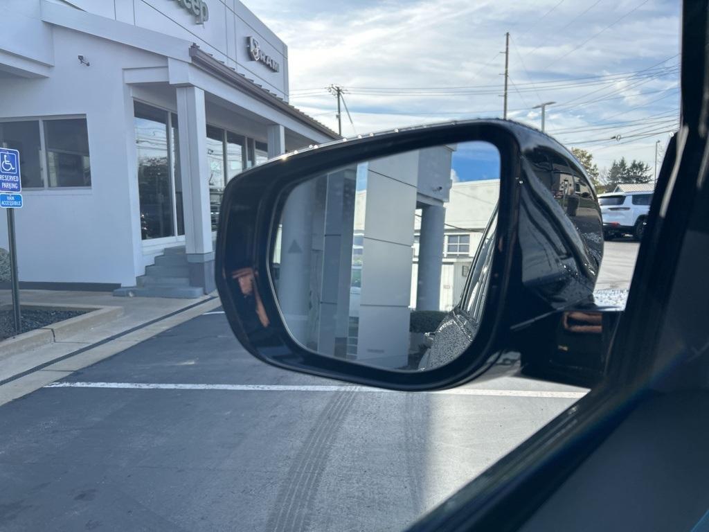 new 2025 Jeep Grand Cherokee car, priced at $45,711