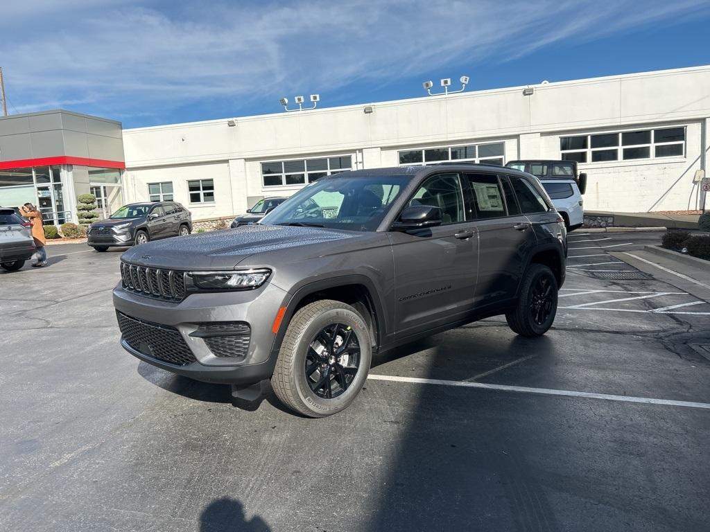 new 2025 Jeep Grand Cherokee car, priced at $45,711