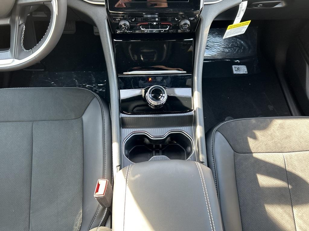 new 2025 Jeep Grand Cherokee car, priced at $45,711