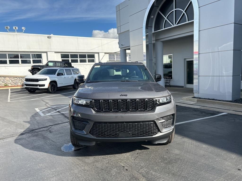 new 2025 Jeep Grand Cherokee car, priced at $45,711