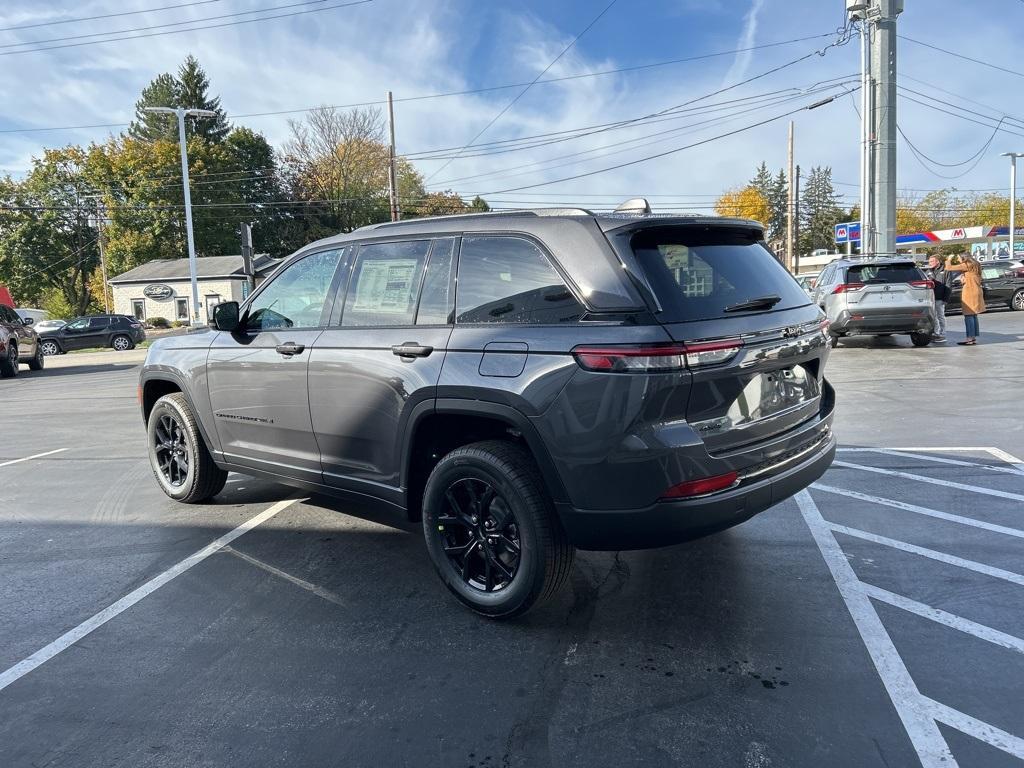 new 2025 Jeep Grand Cherokee car, priced at $45,711