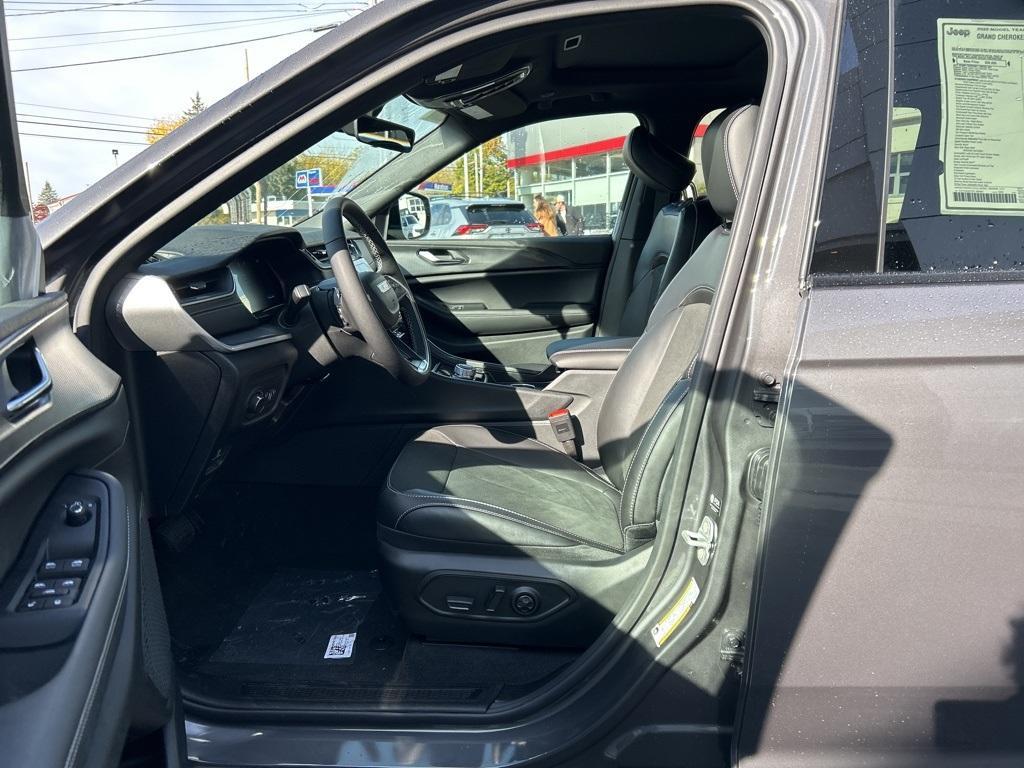 new 2025 Jeep Grand Cherokee car, priced at $45,711