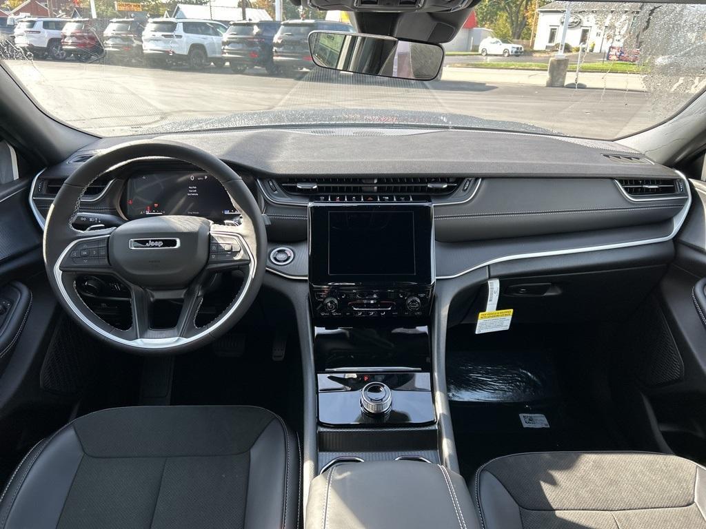 new 2025 Jeep Grand Cherokee car, priced at $45,711