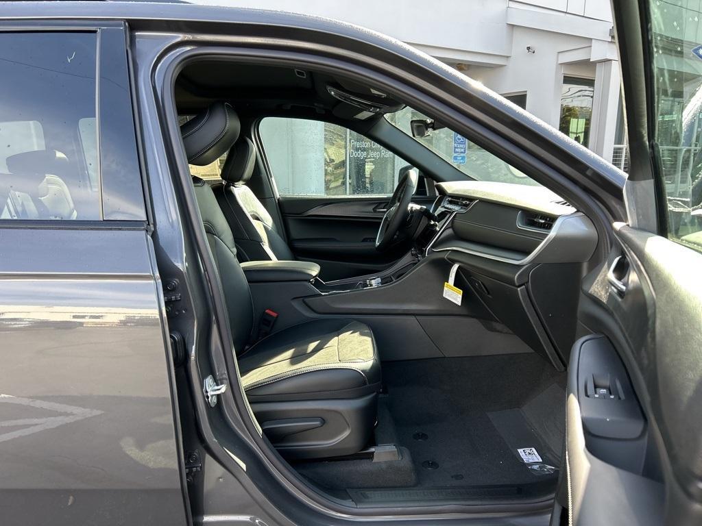 new 2025 Jeep Grand Cherokee car, priced at $45,711