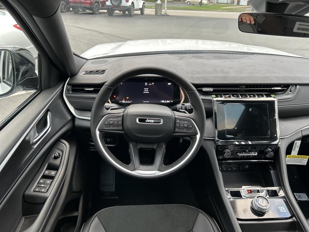 new 2025 Jeep Grand Cherokee car, priced at $40,905
