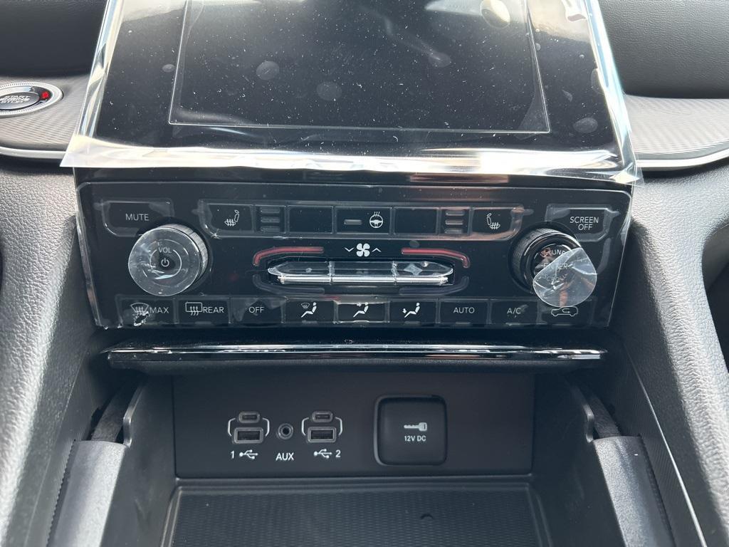 new 2025 Jeep Grand Cherokee car, priced at $40,905