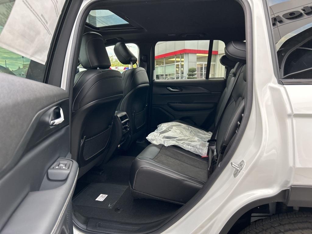 new 2025 Jeep Grand Cherokee car, priced at $40,905