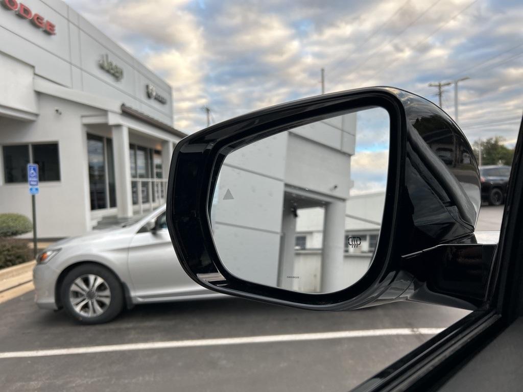 new 2025 Jeep Grand Cherokee car, priced at $40,905